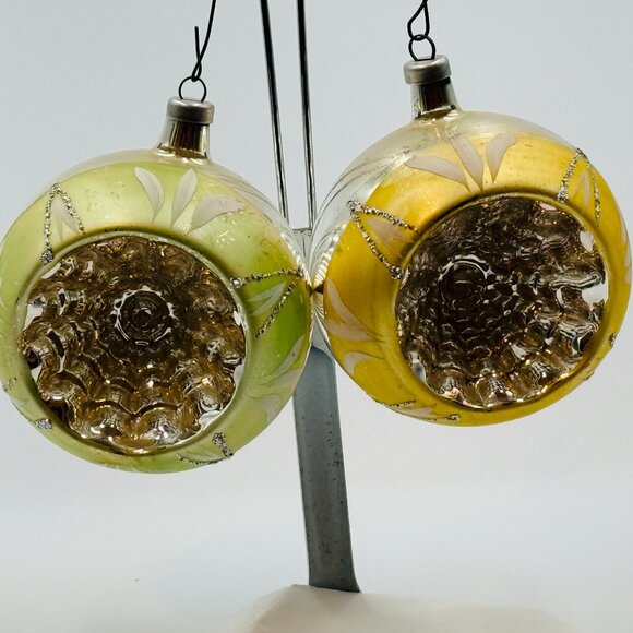 2 VTG MERCURY MICA GLASS INDENT PAINTED CHRISTMAS ORNAMENTS Austria  GOLD GREEN - Picture 1 of 16